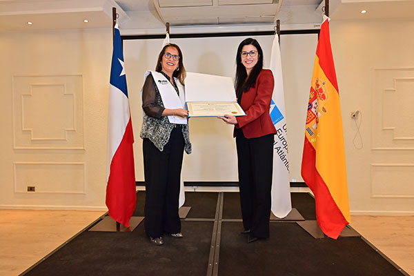 Entrega de títulos en Chile 
